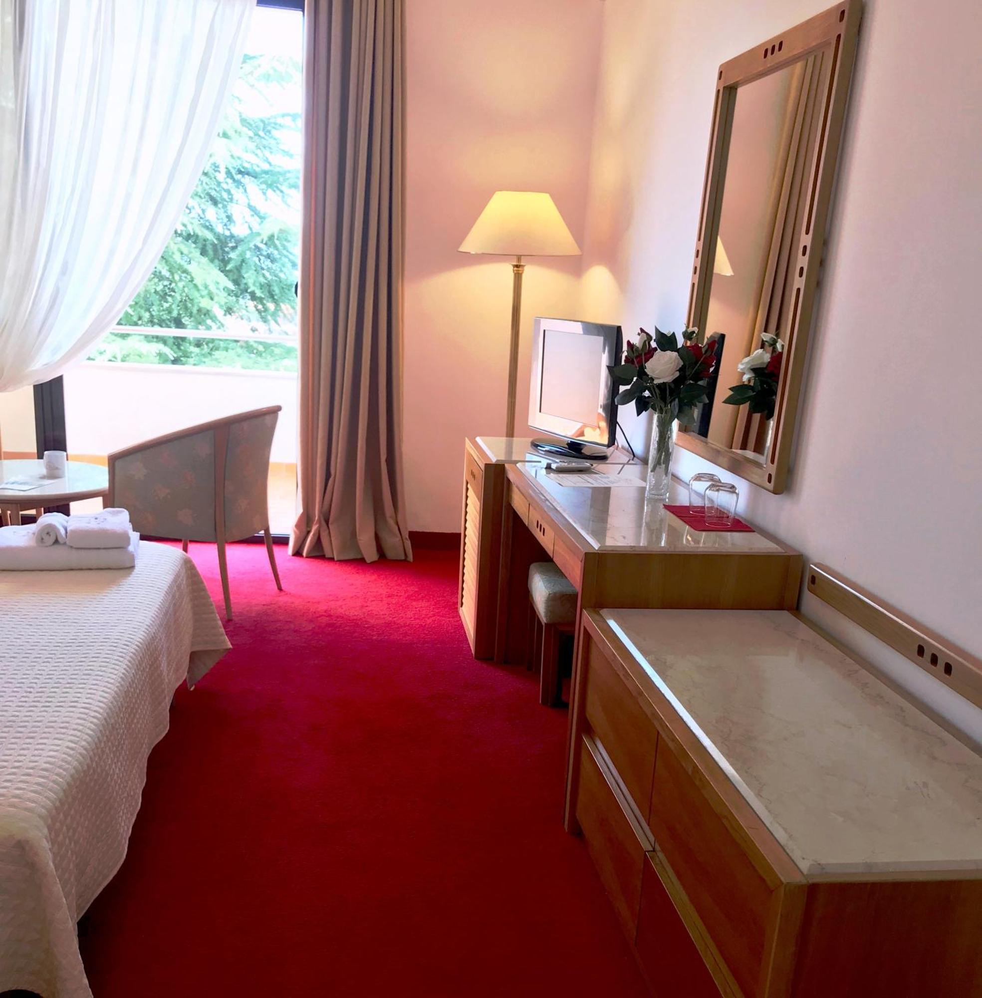 Chateau Linza Resort ティラナ エクステリア 写真