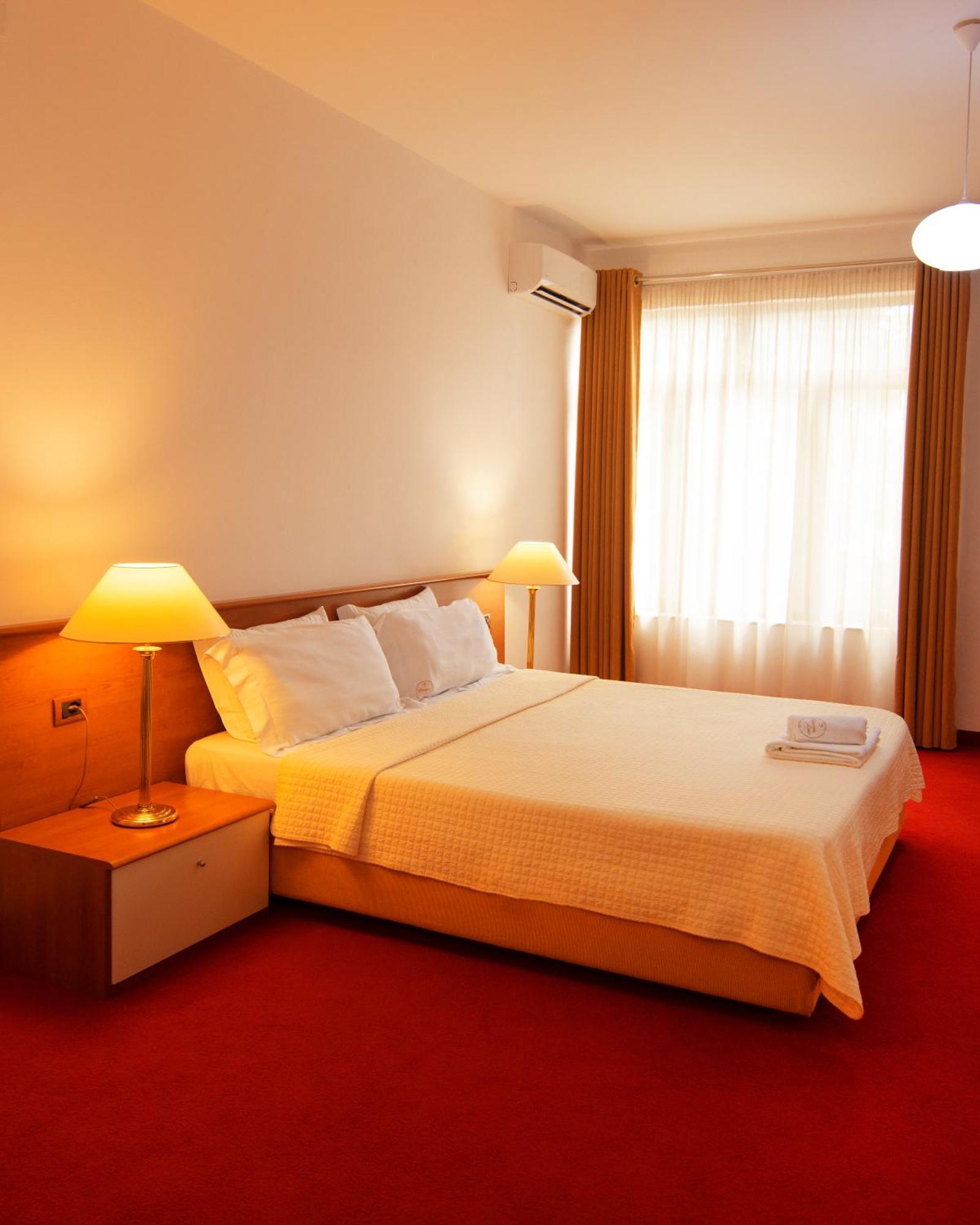 Chateau Linza Resort ティラナ エクステリア 写真