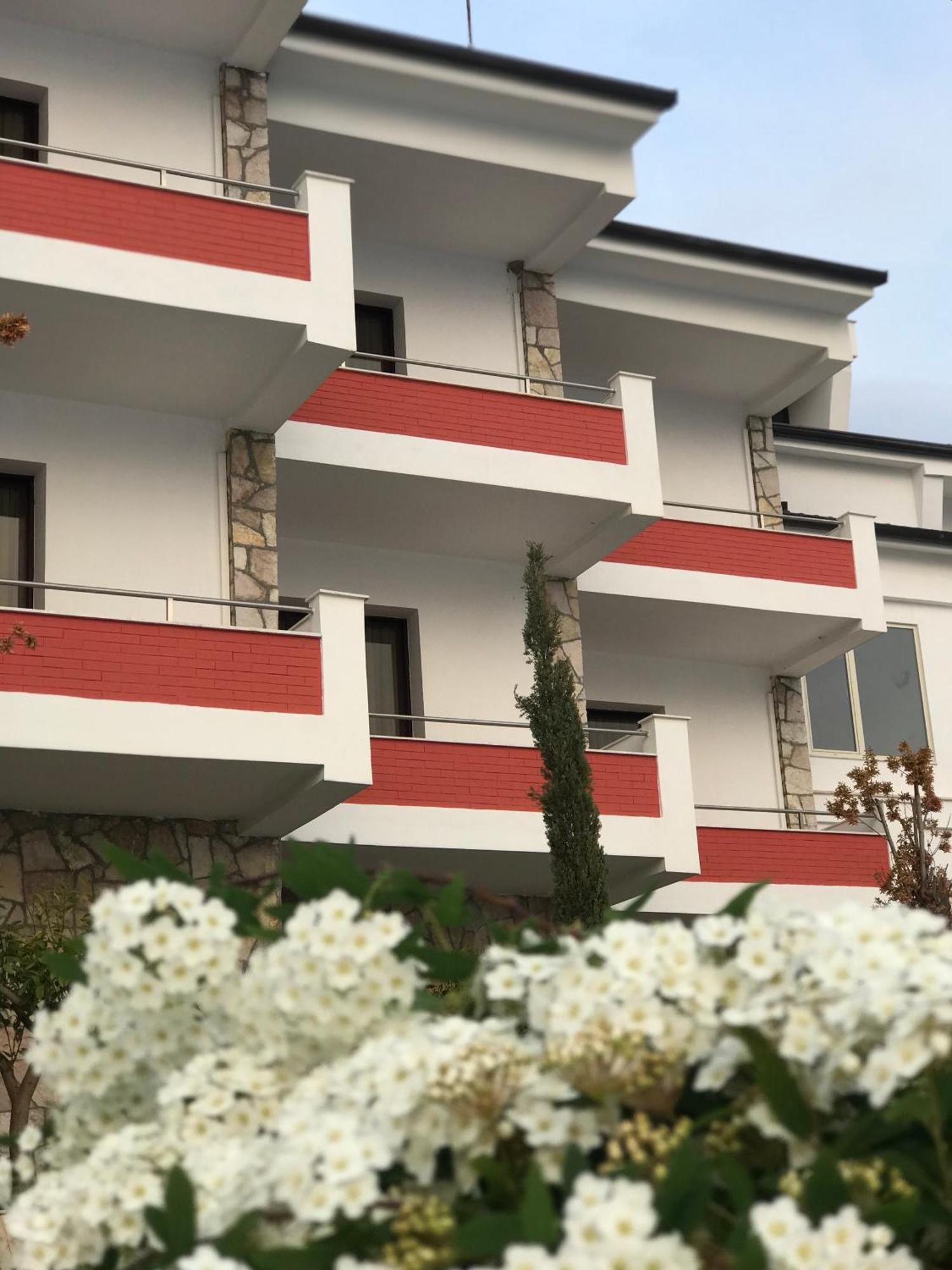 Chateau Linza Resort ティラナ エクステリア 写真
