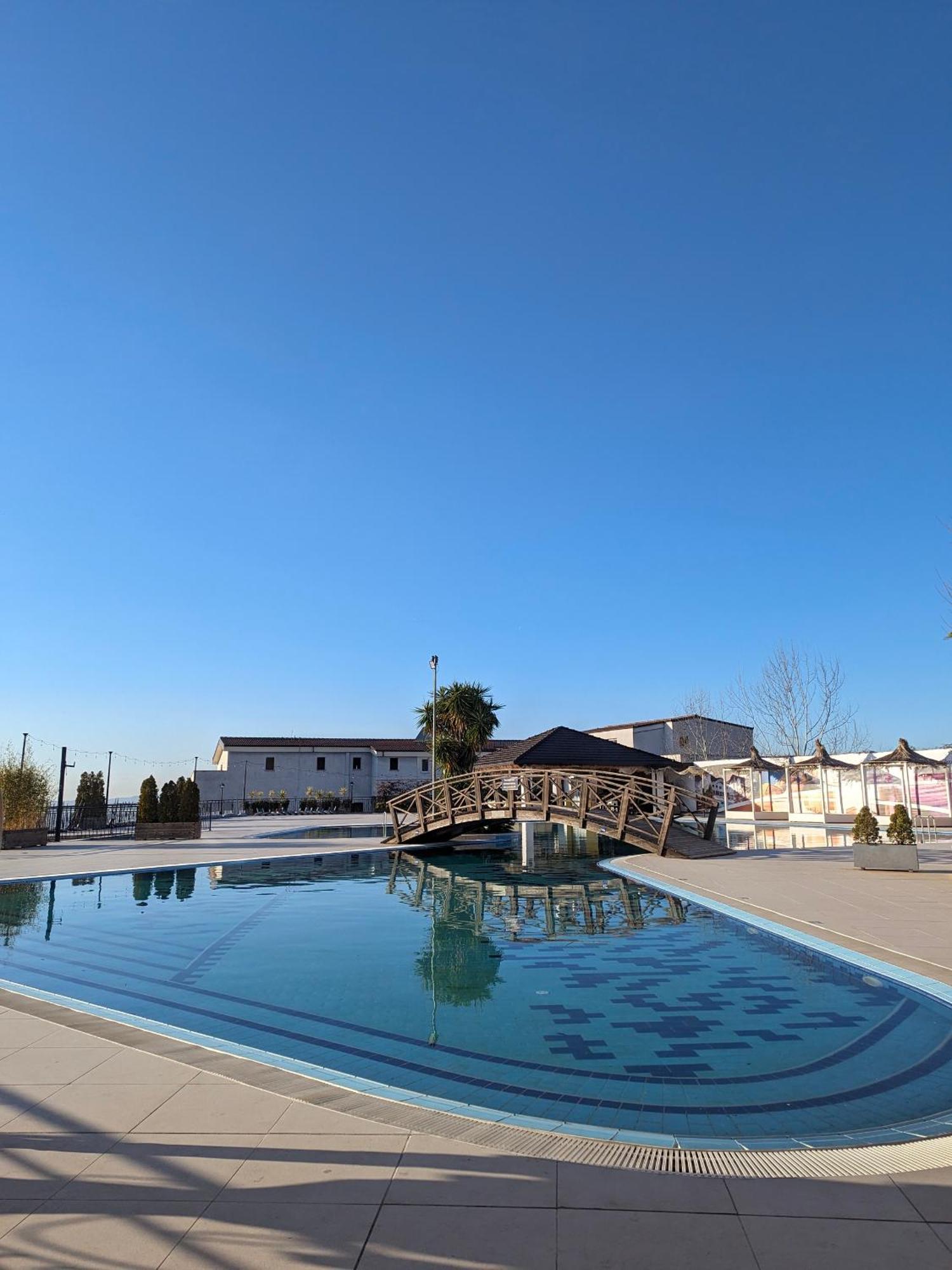 Chateau Linza Resort ティラナ エクステリア 写真